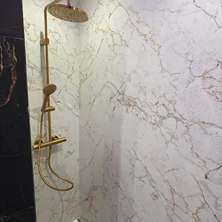 Jacuzzi Glass-house Rakowicka 20 Station Apartment *