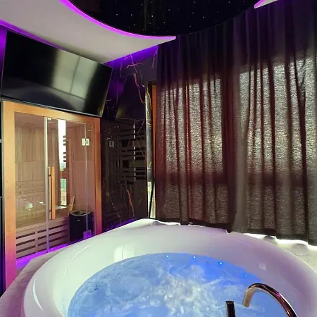 Apartment Jacuzzi Glass-house Rakowicka 20 Station *