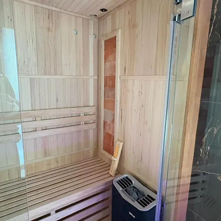 Jacuzzi Glass-house Rakowicka 20 Station Apartment Krakow