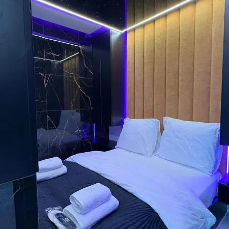 Jacuzzi Glass-house Rakowicka 20 Station Apartment *